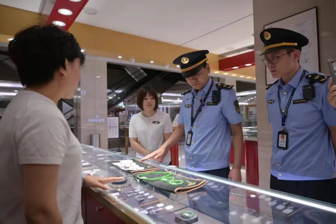 皇冠信用盘代理
_许昌市场监管部门对胖东来玉石开展日常检查：平均毛利率不超20％