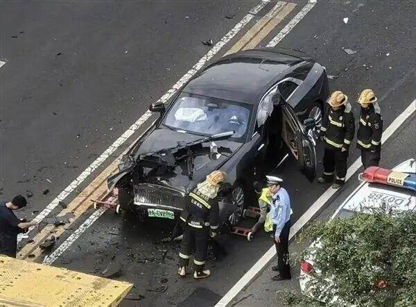 皇冠信用网如何申请_陈震谈劳斯莱斯车祸后续：对方为网约车皇冠信用网如何申请，已联系到伤者家属，会全力支付应该负担的赔偿