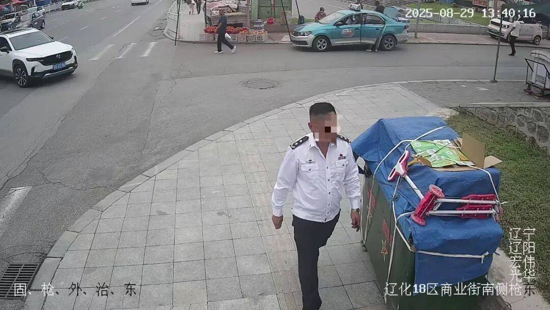 体育皇冠信用盘
_一男子身穿制服自称“省厅领导”体育皇冠信用盘
，走进派出所“指导工作”，警方：搜查到假警服，行政拘留！