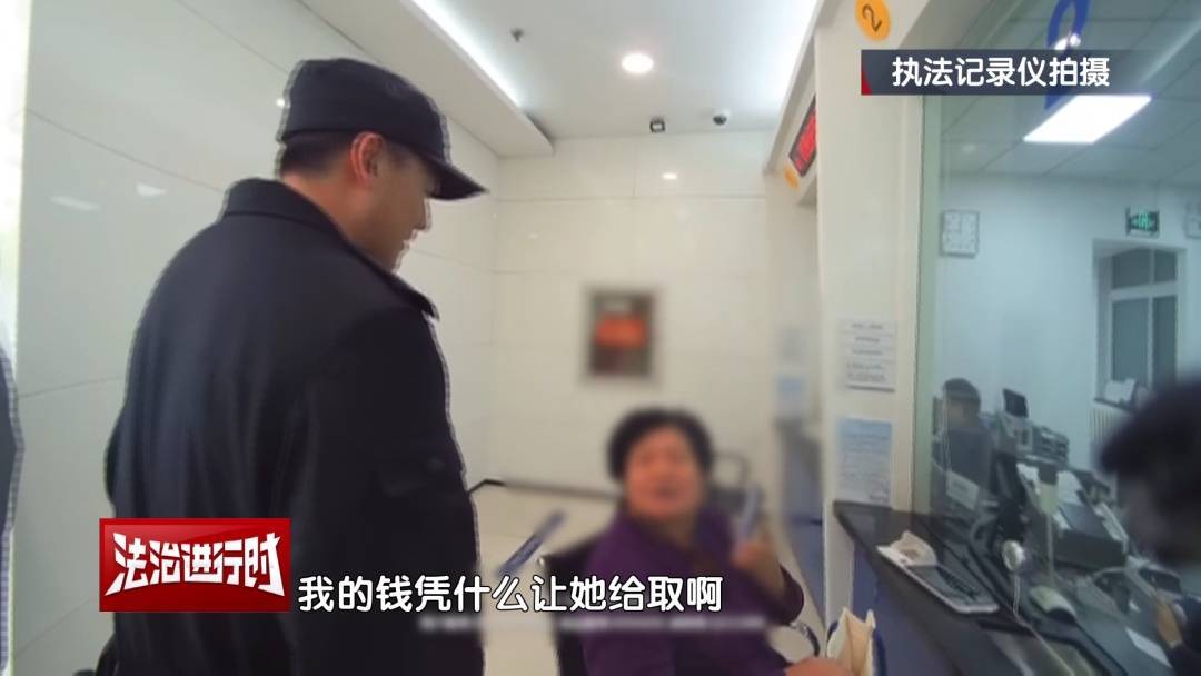 足球平台招代理
_大妈对北京警察说:枪毙我都不怕足球平台招代理
!北京警察:我们是来救你的!