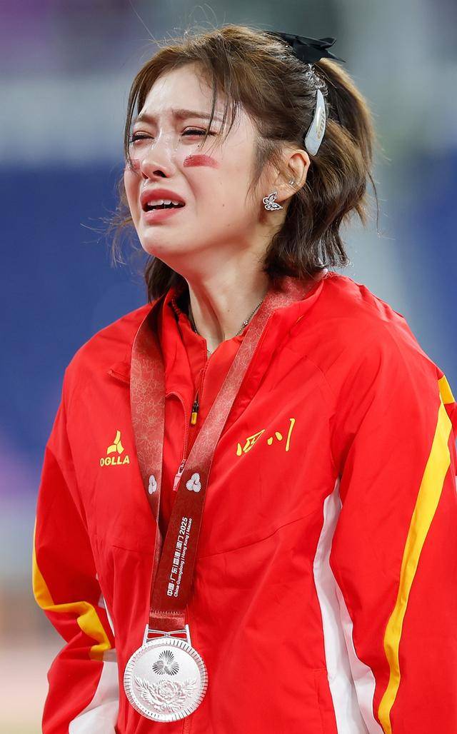 正版皇冠信用盘出租
_吴艳妮还是哭了：当她不再是100米栏赛道上唯一的“答案”正版皇冠信用盘出租
！