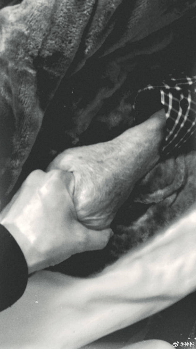 皇冠信用网会员注册
_歌手孙悦因家人去世皇冠信用网会员注册
,取消演出,曾为照顾儿子淡出乐坛