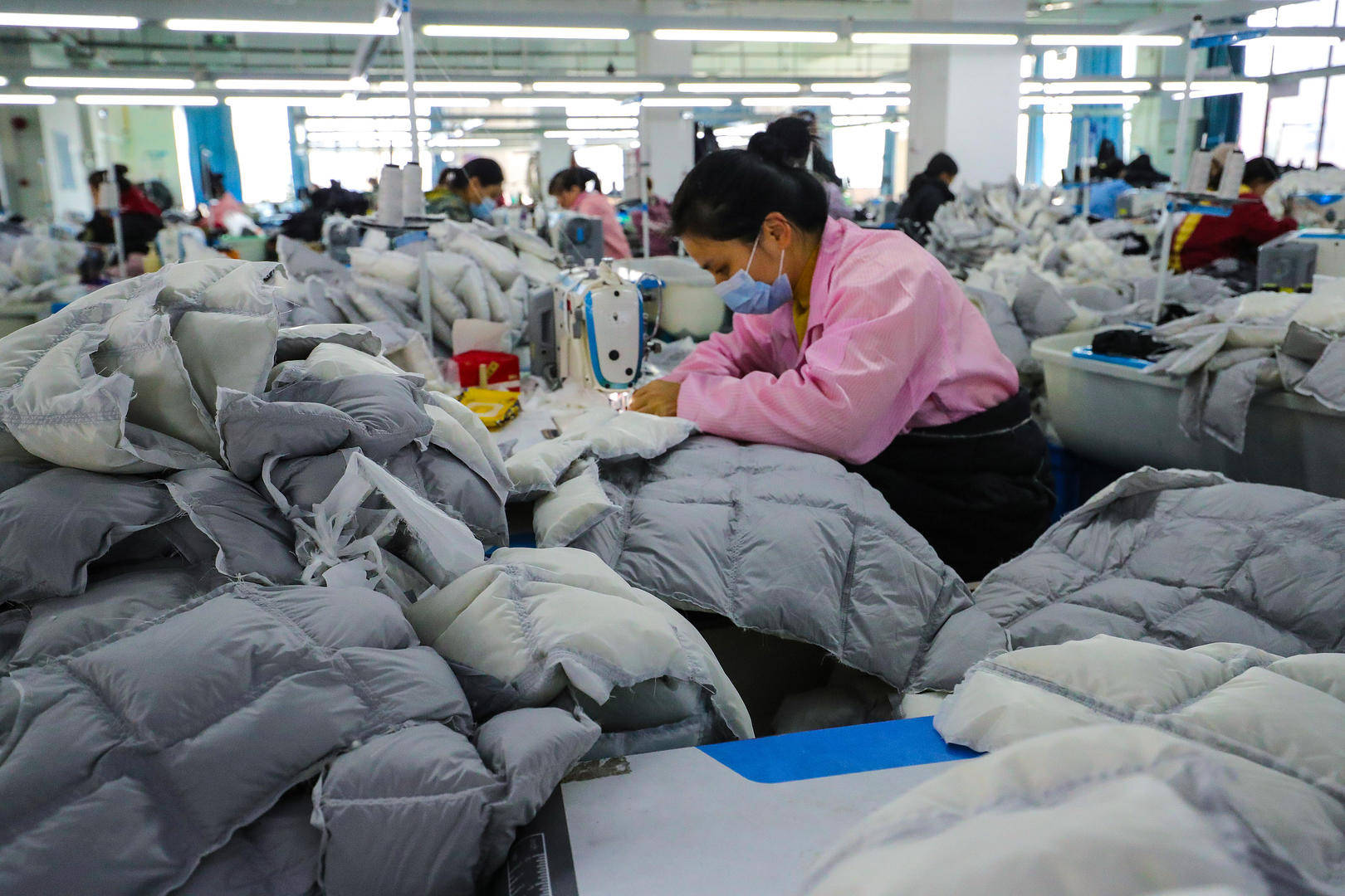 皇冠信用盘登2
_羽绒服涨价与猪肉降价有关？经济学家：有一定合理性皇冠信用盘登2
！行业协会：“白鸭绒一吨17万元涨到58万元”或引起误读