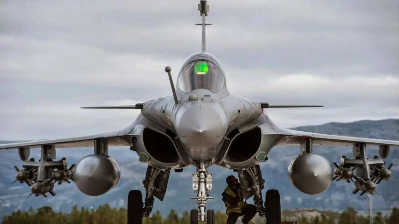 正版皇冠信用盘
_苏35在埃及惨败正版皇冠信用盘
！俄媒破防：输给了被中巴造“米格21”击落的阵风