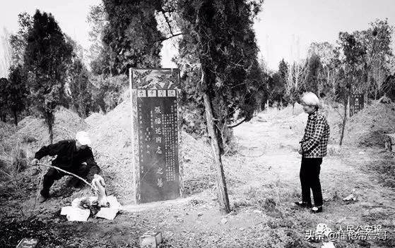 皇冠足球平台代理申请
_中国警察向昆明劫匪下跪皇冠足球平台代理申请
，这一跪，跪出多少人的眼泪