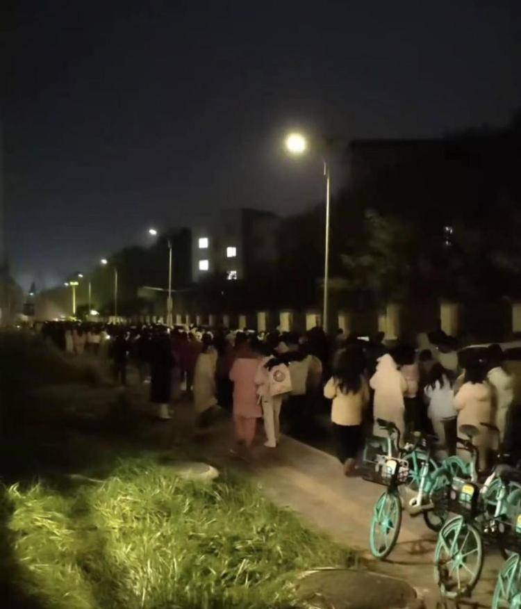 皇冠信用代理出租
_贵州医科大学多名学生半夜被疏散皇冠信用代理出租
,校方:宿舍楼出现燃气泄漏