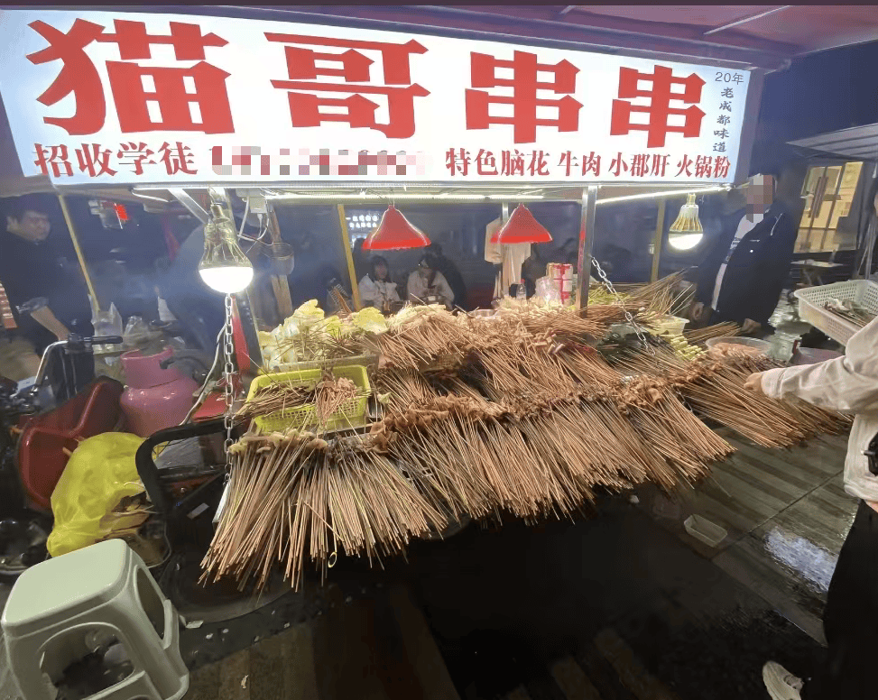 皇冠代理登1_成都一串串摊贩被曝重复使用锅底汤料皇冠代理登1,市监局:属实,将严肃处罚