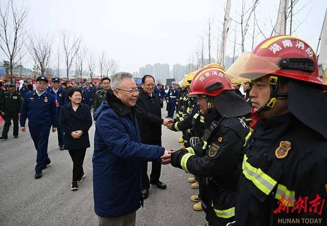 如何加大我的单场单注?
_湖南省委书记、省长如何加大我的单场单注?
,观摩全省高层建筑灭火救援综合演练