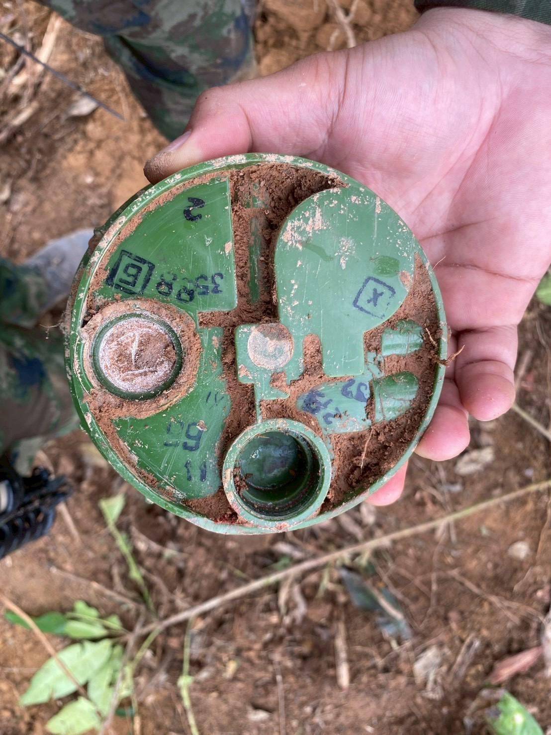 德岛漩涡vs秋田蓝色闪电
_不给洪森父子拼命德岛漩涡vs秋田蓝色闪电
,柬军跑了:泰国缴获中械摆一地,越南武器参战