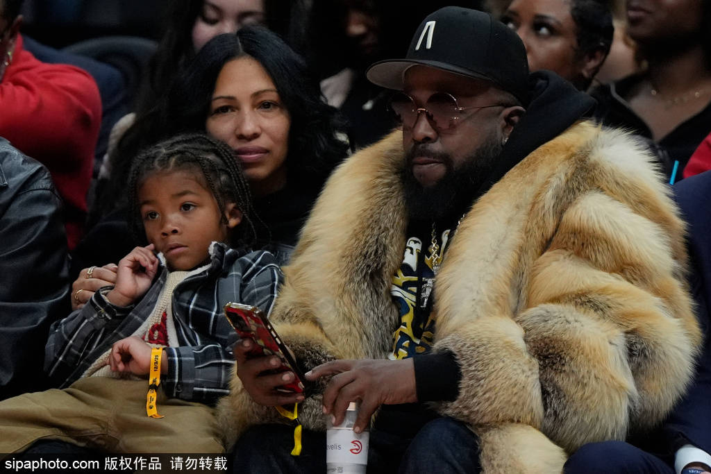 彭拿费尔vs查维斯
_快船连胜背后:伊维察·祖巴茨的交易前景与布鲁克·洛佩斯的首发潜力