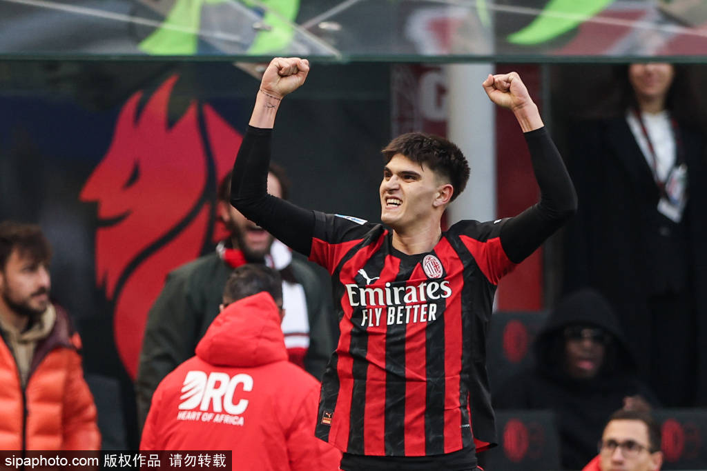 卢博斯福尔曼vs吉里.哈维尔.
_各取所需?费内巴切3500万欧求恩昆库卢博斯福尔曼vs吉里.哈维尔.
,米兰暗示引进什克里尼亚尔