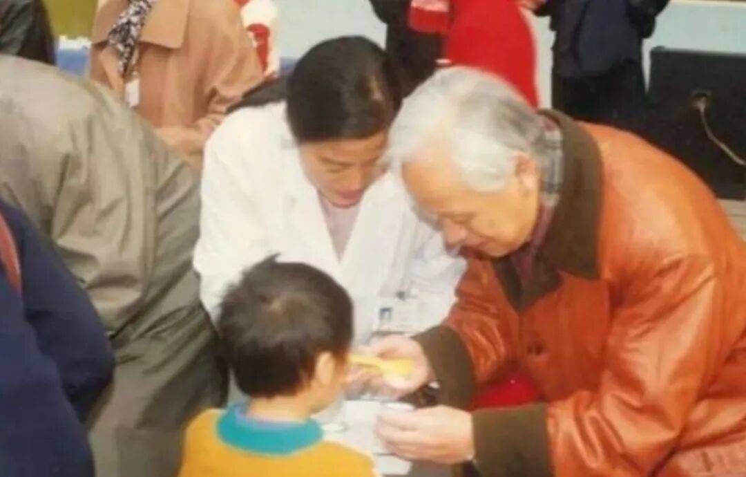 狼队vs西汉姆联_联合国通过决议：纪念“糖丸爷爷”狼队vs西汉姆联！