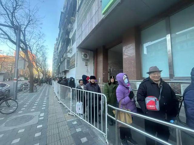 华沙普洛克vs路宾_《丙午年》马年生肖邮票今日开售华沙普洛克vs路宾！有人连夜排队——