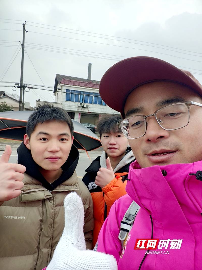 中国超级联赛_两个湖南“蛮子”的湘超赌约：结果一人徒步300公里中国超级联赛，一人徒步180公里