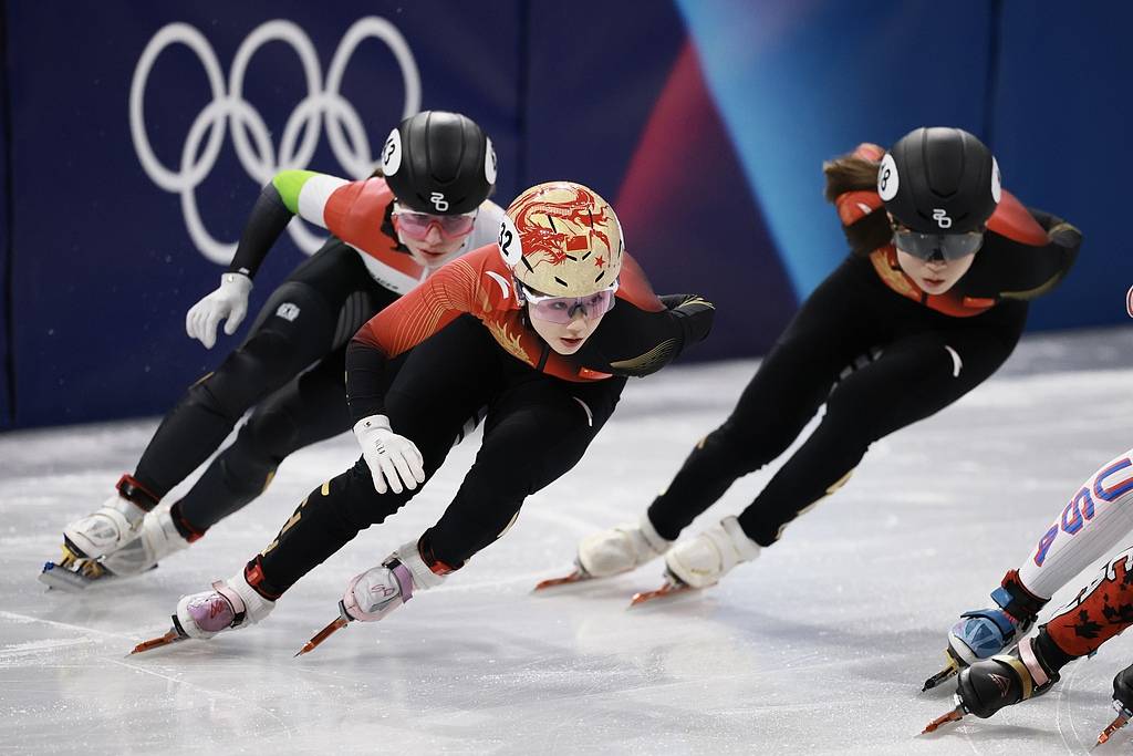 皇冠信用网申请条件_神剧情皇冠信用网申请条件!对手全部摔倒 杨静茹晋级女子1500米A组决赛