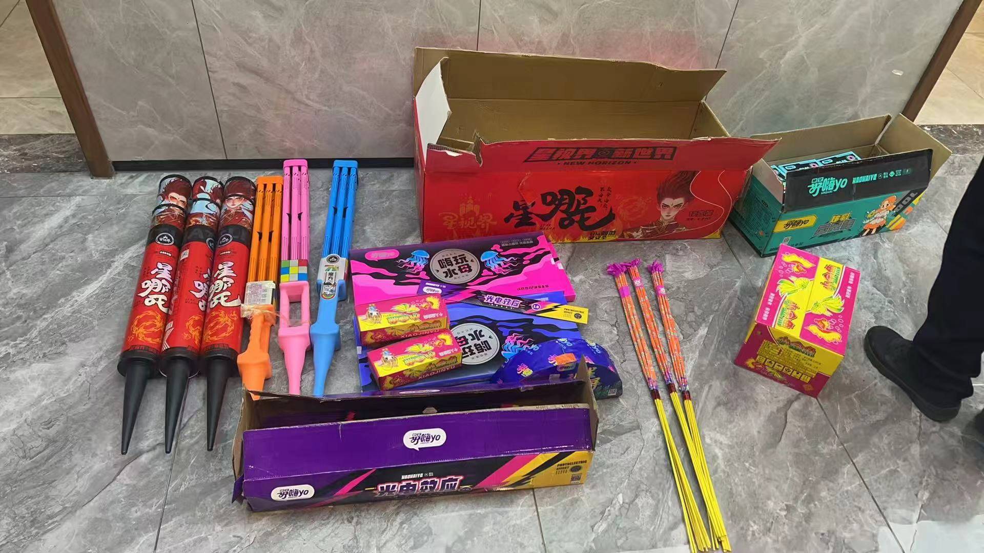 皇冠信用最新地址_赶赴宜昌抓获第四名嫌疑人皇冠信用最新地址!武昌警方今年累计缴获烟花爆竹4963件