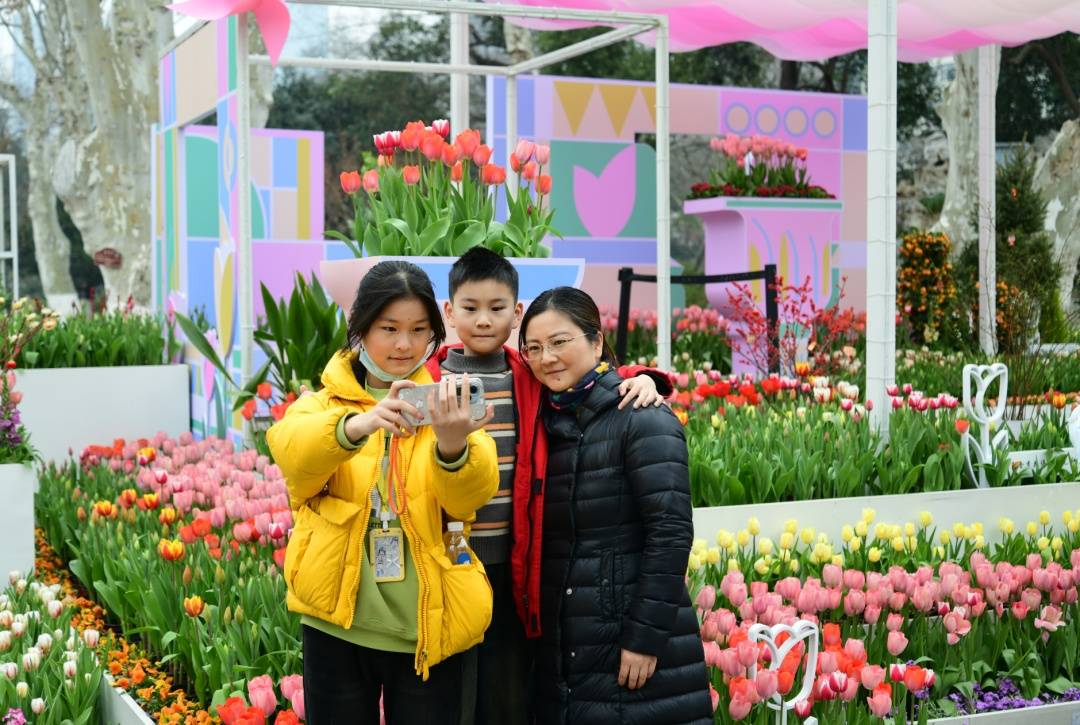 皇冠信用平台出租出售_直冲24℃!武汉多地提前出现皇冠信用平台出租出售,“过年就没见过”