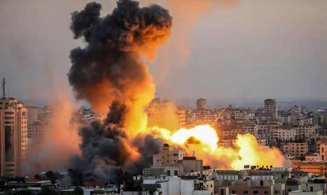 皇冠信用网开户
_一面黑色哀悼旗升起皇冠信用网开户
,伊朗首个盟友参战,向以色列发射导弹,特朗普被坑惨了