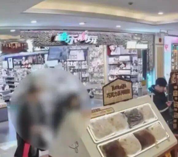 皇冠登3代理申请_情侣约会求“刺激”皇冠登3代理申请，双双被抓，审讯时互相甩锅