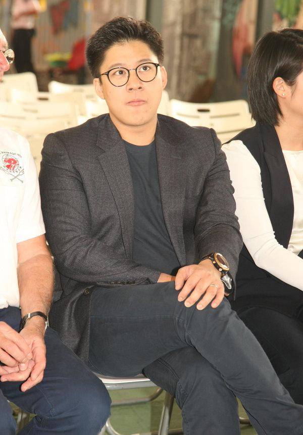 Vietnam Football Agent 
_霍启刚：我敢不疼老婆吗？那可是拿3000亿继承权换的Vietnam Football Agent 
！