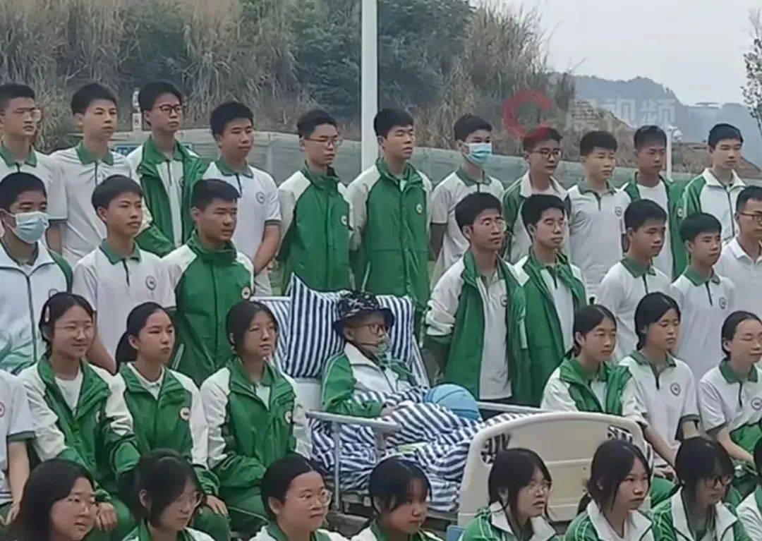 LNB篮球比分
_痛心！他走了LNB篮球比分
，年仅15岁，刚刚拍完毕业照