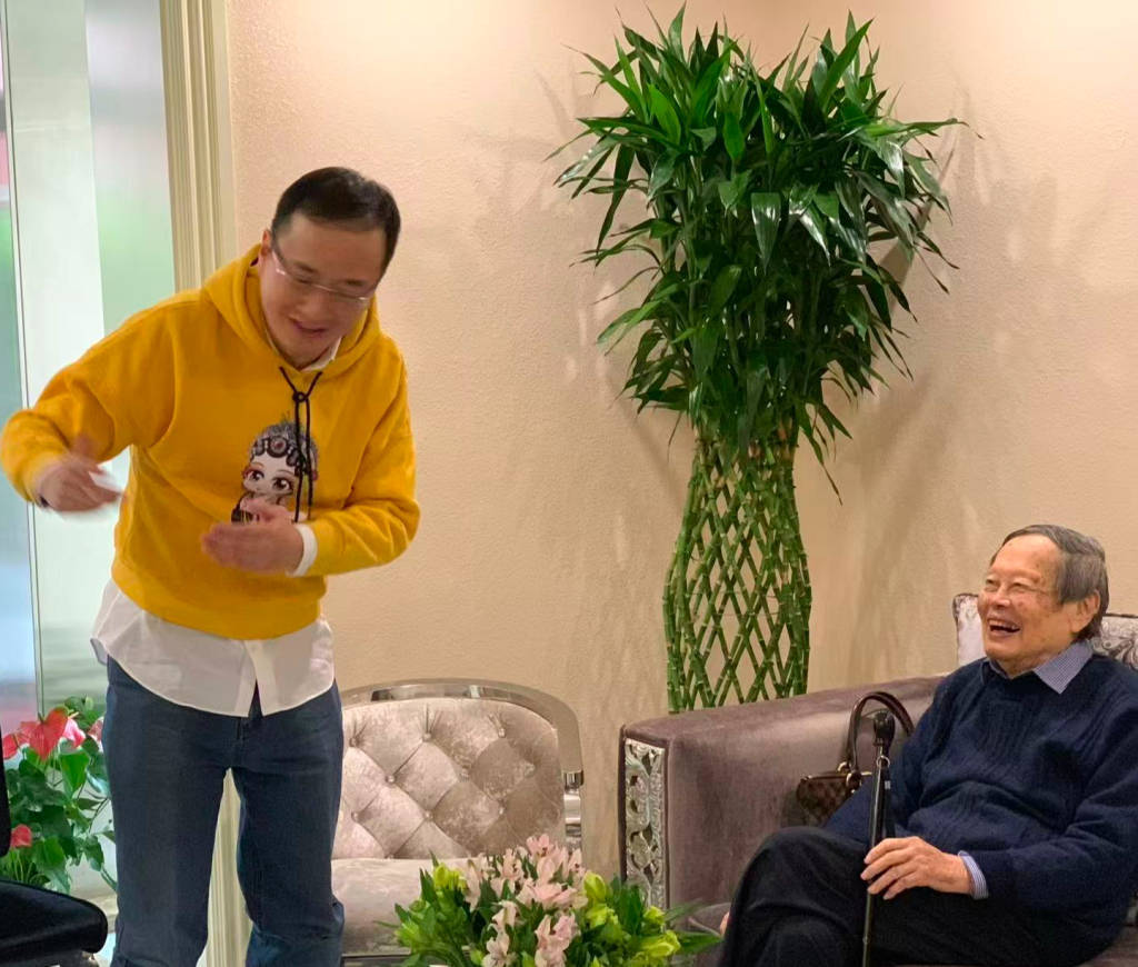 如何申请到皇冠信用
_独家｜友人追忆杨振宁：如何申请到皇冠信用
他没能二度获诺奖是一个遗憾