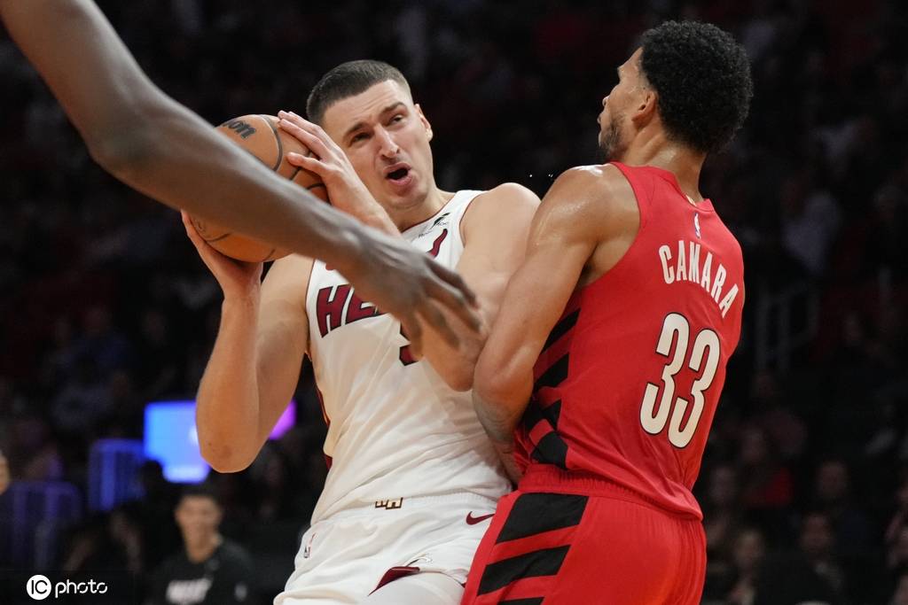 皇冠体育App下载
_杨瀚森DNP阿夫迪亚33+11+8 开拓者不敌热火