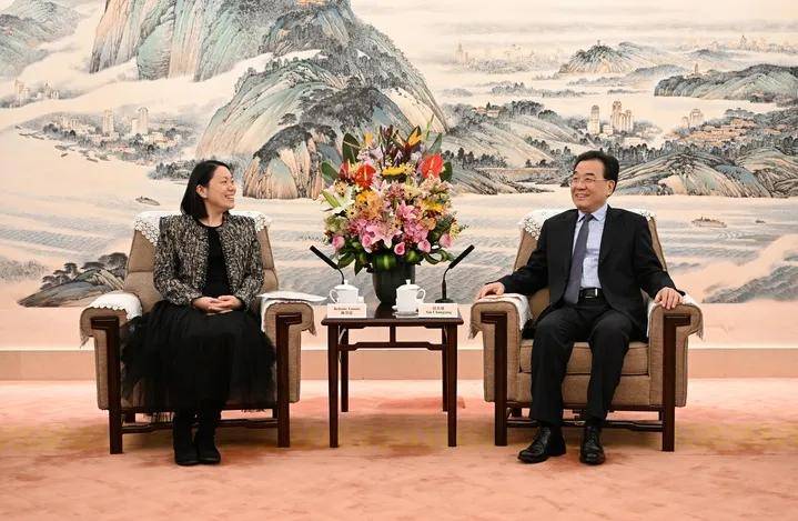 体育皇冠信用网
_江苏省委书记会见的最年轻外资企业家二代体育皇冠信用网
,什么来头?