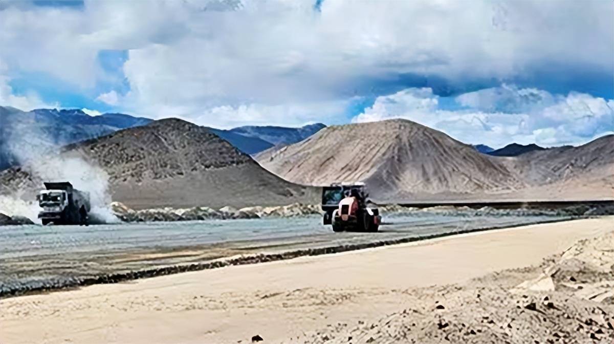 皇冠信用盘代理
_印军又跳出来“作妖”皇冠信用盘代理
,距离中国30公里,印运输机突然降落,解放军预想的场景出现了