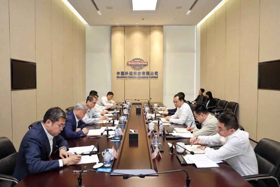 世界杯足球代理_上海市委常委、浦东新区区委书记世界杯足球代理，调研外运华东、中谷物流等多家航运物流企业
