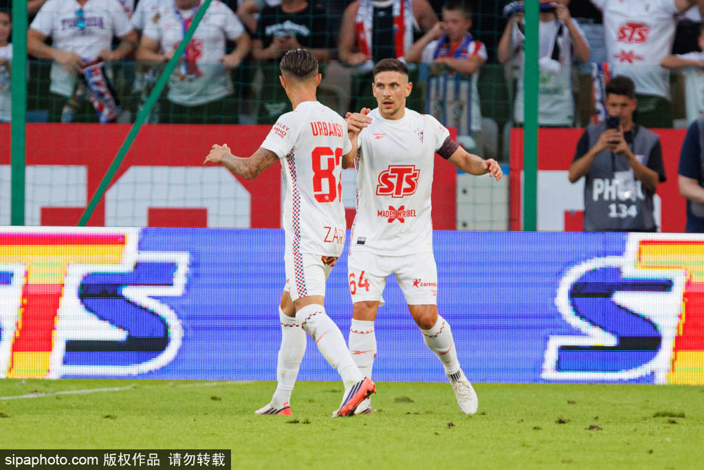皇冠代理登3_中超神剧情：0-2落后 两球被吹 争冠豪门90分钟绝杀 3-2大逆转