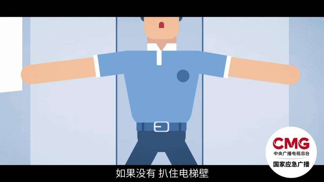 芬兰甲组联赛_进电梯时别低头看手机芬兰甲组联赛，开门后看到这些情况，千万别进！