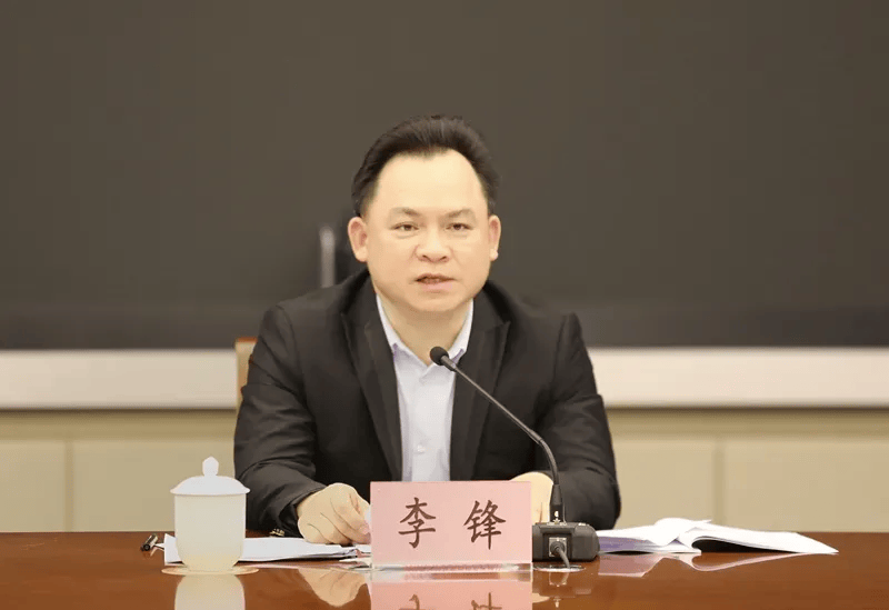角球_经中共中央批准，李锋同志任海南省委常委角球。根据工作需要，经省委研究决定，李锋同志任省委秘书长